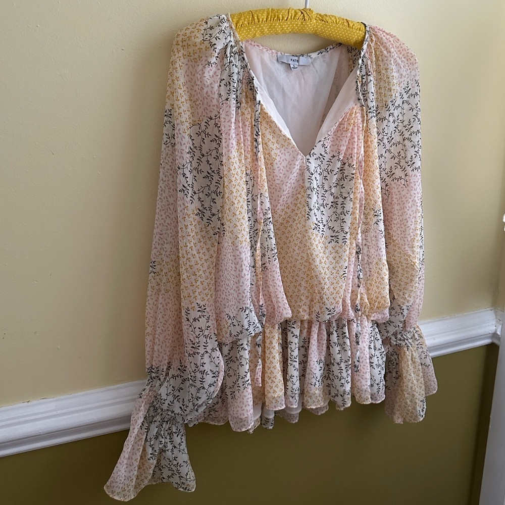FATE Ditsy Printed Chiffon Blouse Boho Anthropologie Size Small new
